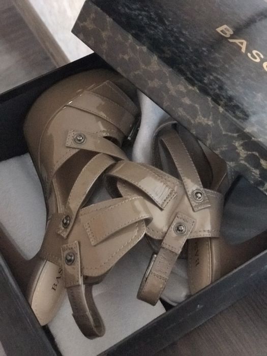 Продам босоножки BASCONI 37р.