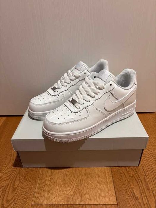 Biały Buty Nike_Air_Force_1_Low Trampki. Roz.39