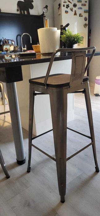 4 Cadeiras Altas, Estilo Industrial – Metal e Madeira