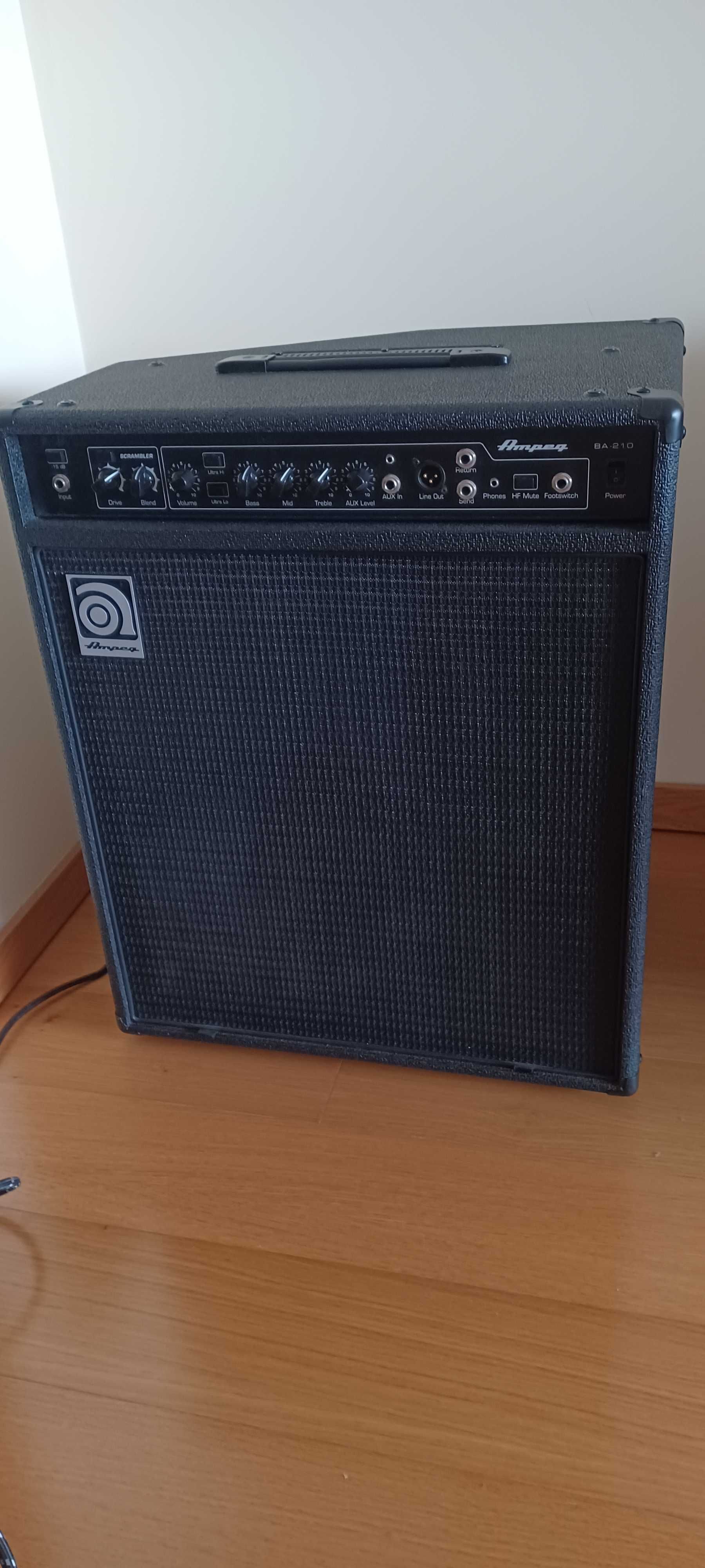 Amplificador de baixo Ampeg BA-210v2 2x10" 450-watt