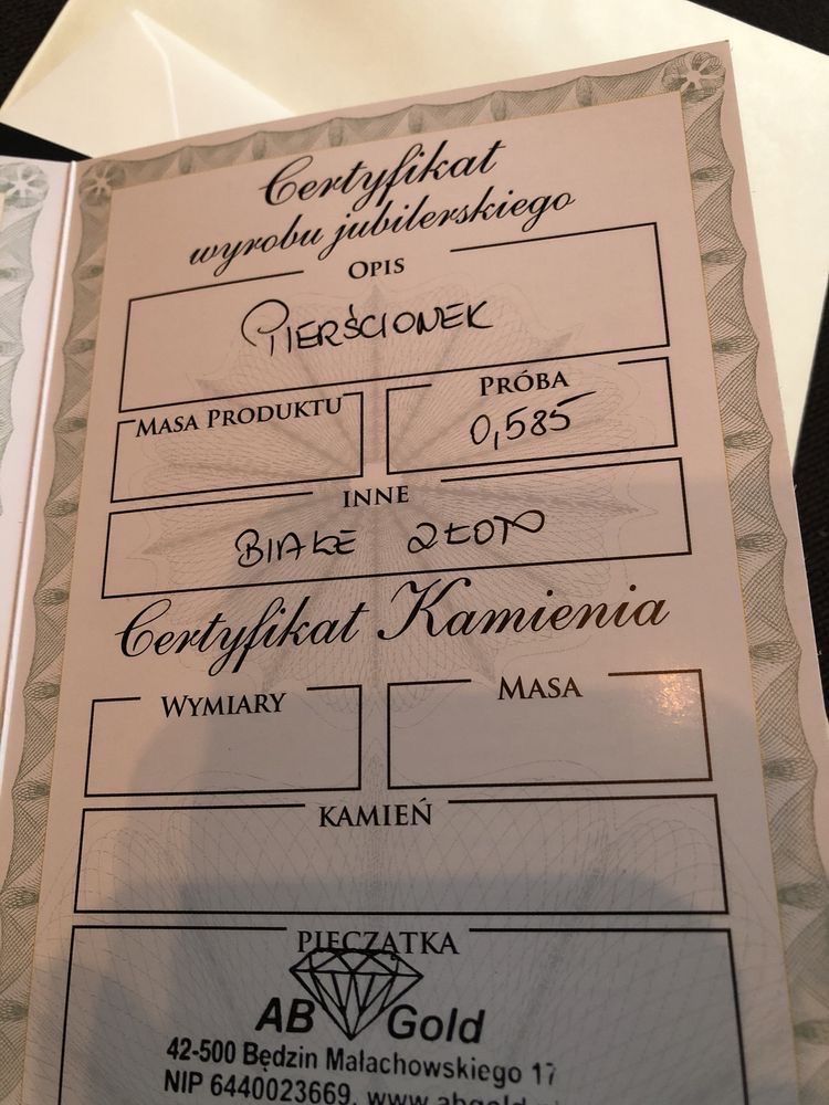 Pierścionek zaręczynowy