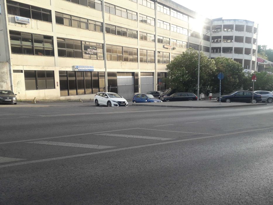 GARAGEM em Carnaxide.