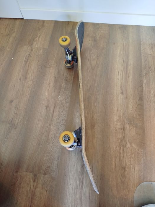 Vendo skate antigo para peças ou inteiro