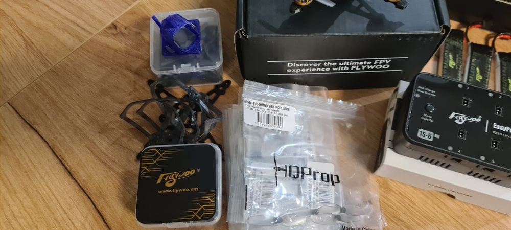 Flywoo firefly18  1S o4 BNF-DJI, 8 baterii ładowarka