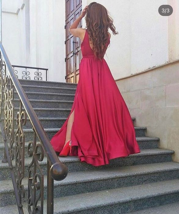 Червона вечірня сукня
