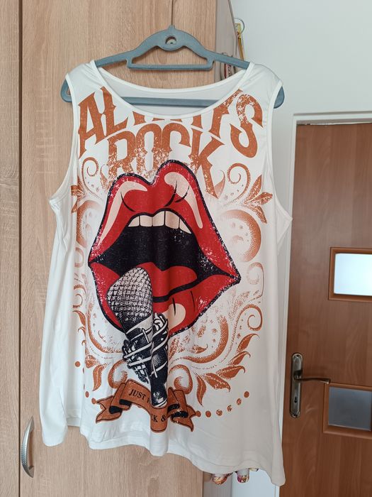 Bluzka na lato z motywem ust