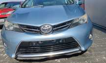 Maska zderzak błotnik przód kompletny 8N0 Toyota Auris II 12-15