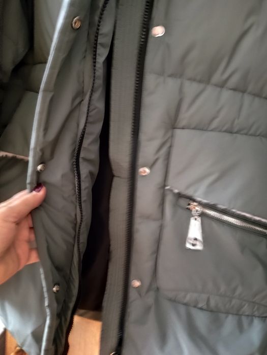 Зимова жіноча куртка