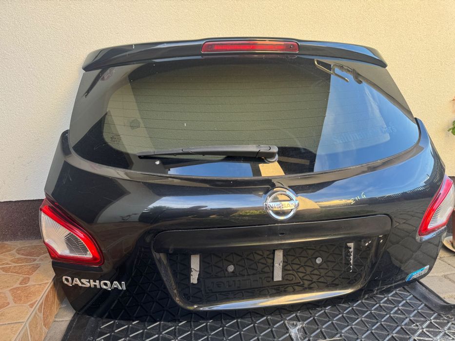 Nissan Qashqai кришка банажника