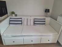 Łóżko Hemnes z 3 szufladami, dwa materace