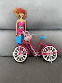Barbie z rowerem koszykiem i kaskiem