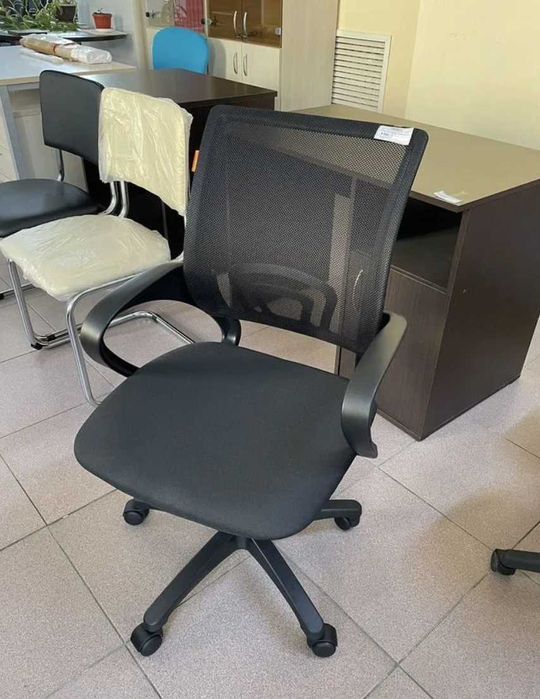 ВИГІДНО! Зручні офисні крісла ЗІ СКЛАДУ + Оплата частинами(5 платежів)