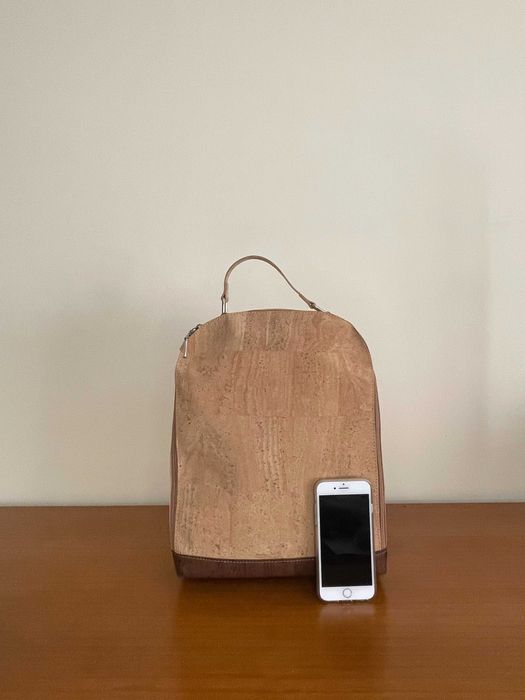 Mochila de cortiça nova para mulher