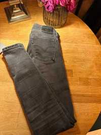 Jeansy Levi Strauss & Co 710 super skinny 25 ciemne r. 34 XS