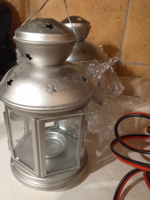 Metalowy wiatroodporny świecznik lampowy zuchwytem