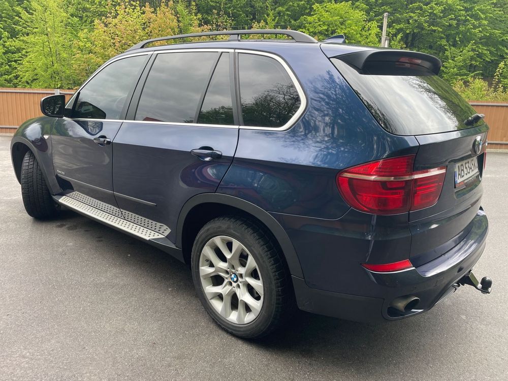 Автомобіль BMW X5 2013 року