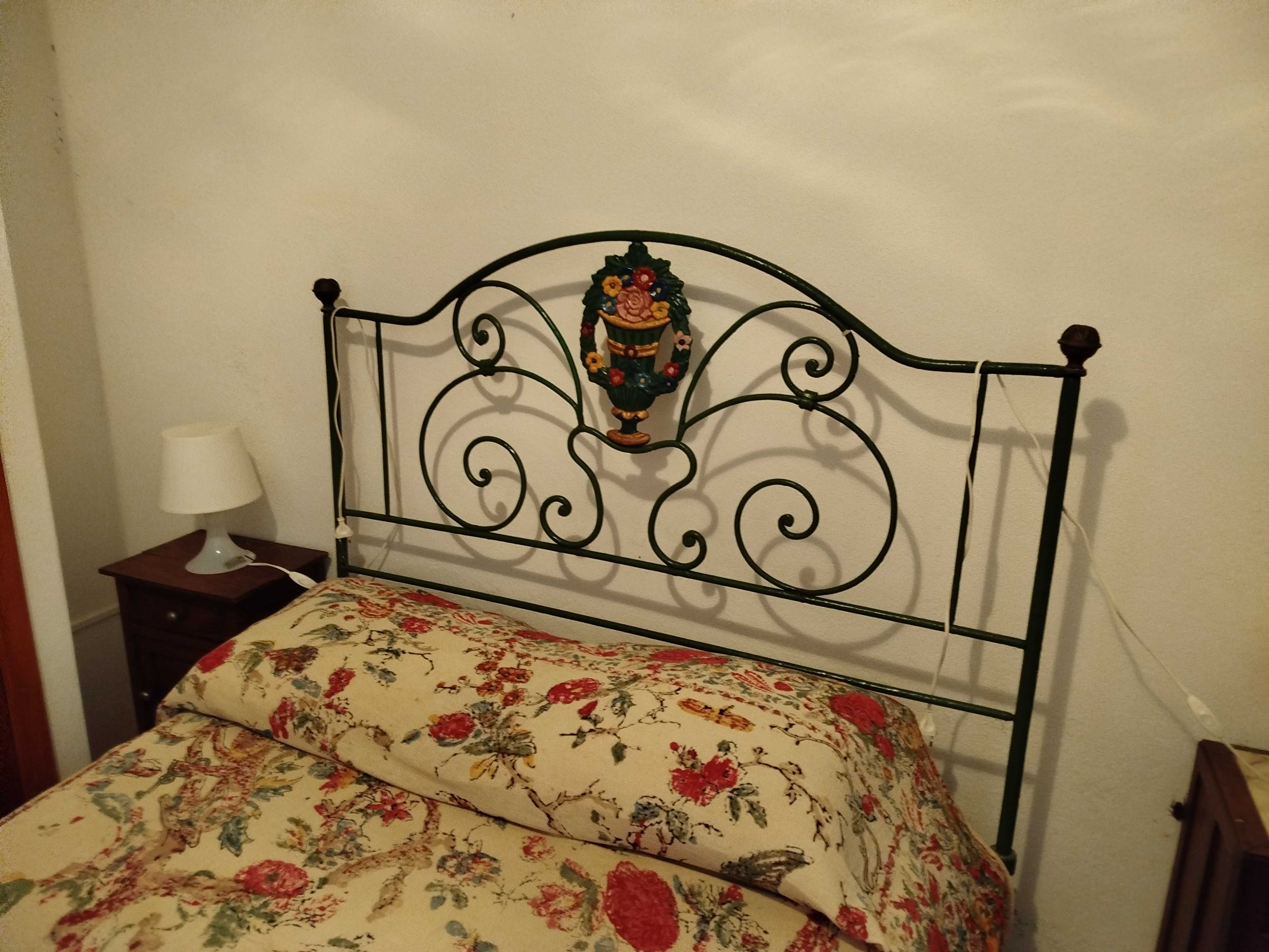 Cama ferro antiga - Verde