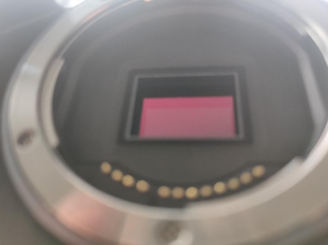 Canon EOS R50, bezlusterkowiec z matryca 24Mpx APSC. Bagnet