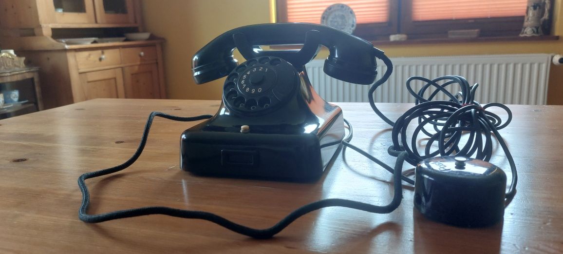 Telefon stacjonarny bakelitowy stary