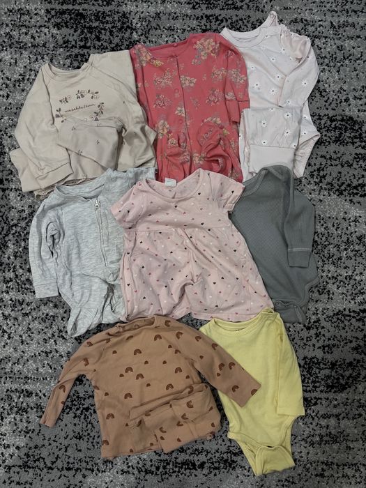 Пакет одягу на дівчинку 62/68