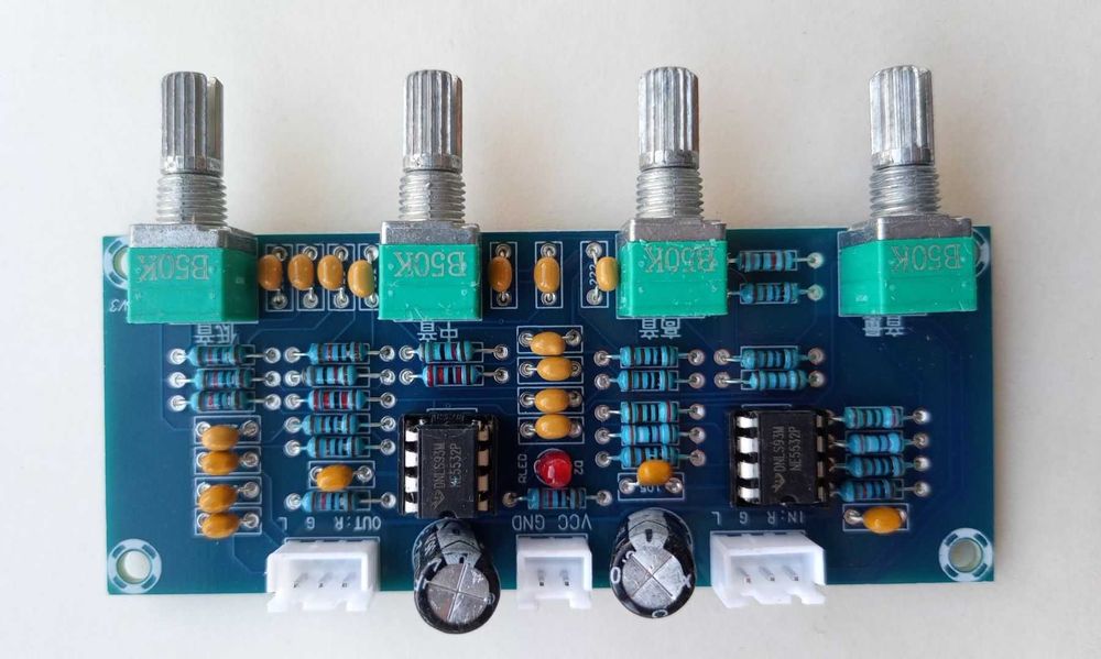 Предварительный стереофонический аудиоусилитель с темброблоком 12-24 В