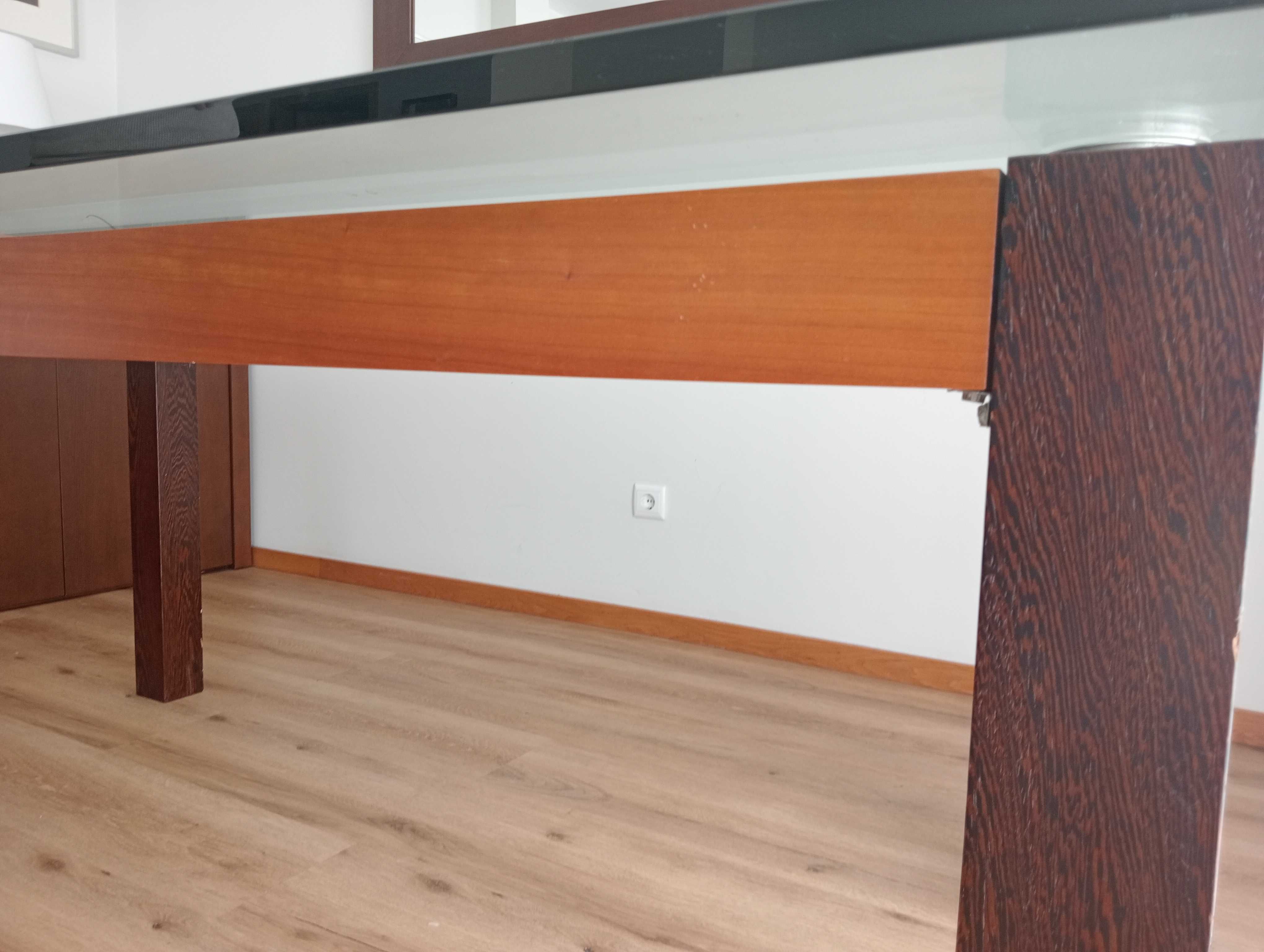 Mesa de sala em vidro