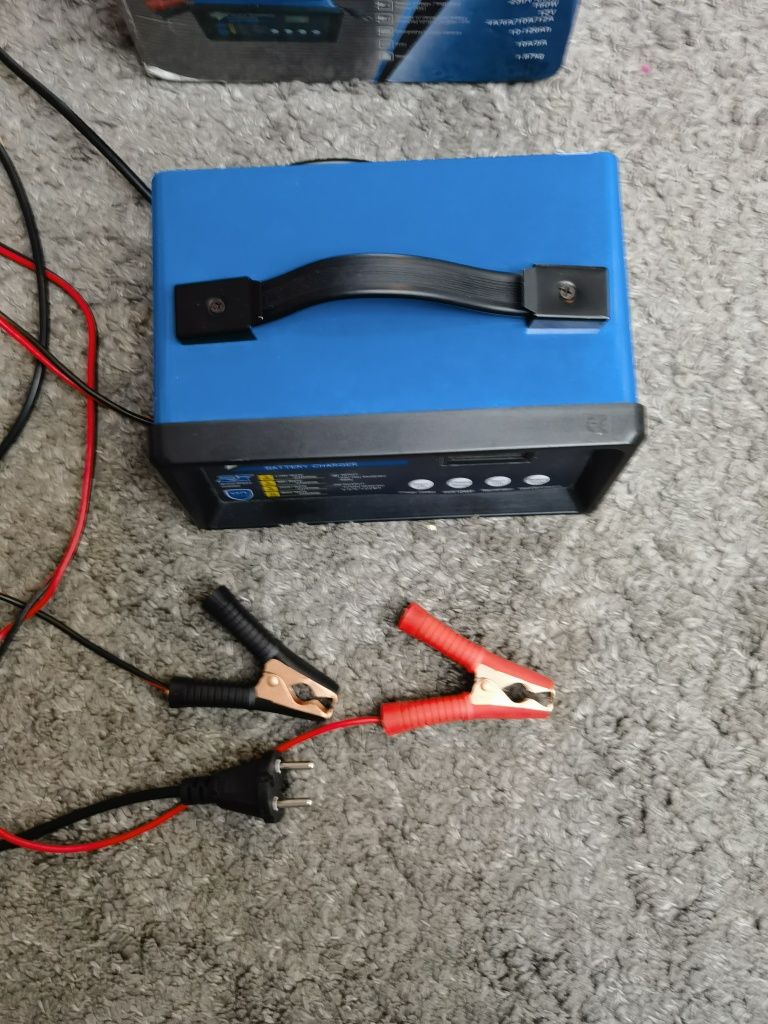 Ładowarka akumulatorowa, prostownik Sunstorm 12V