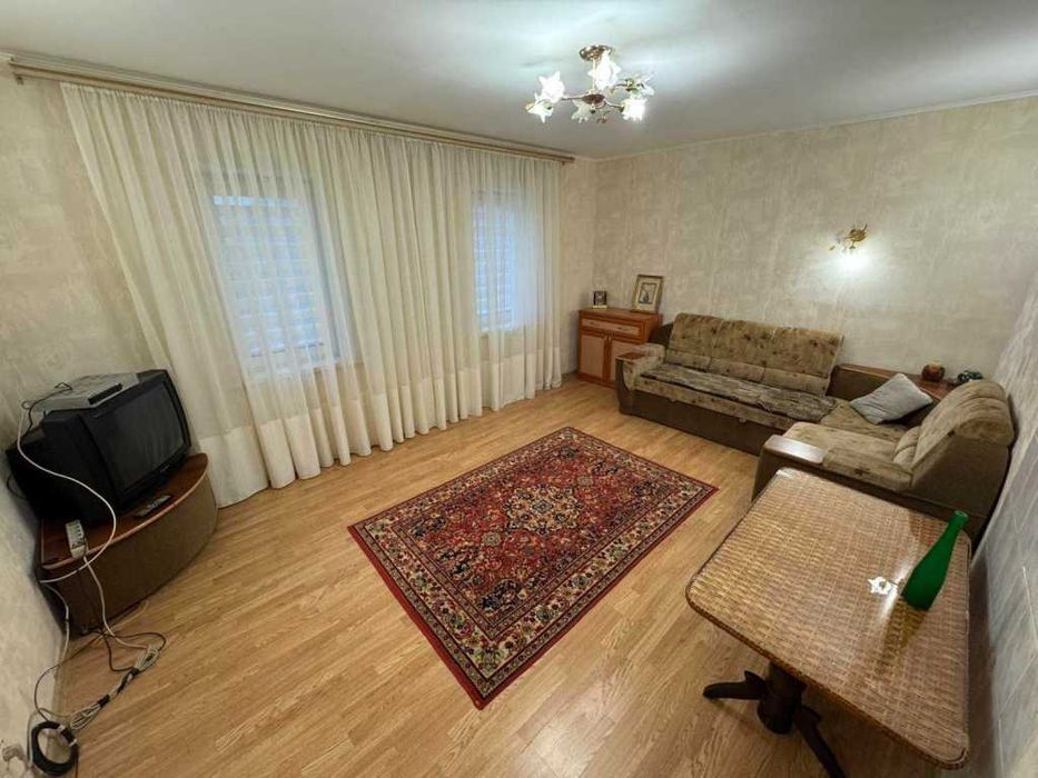 Продаж! Двокімнатна квартира! Центр! Гараж в подарунок!