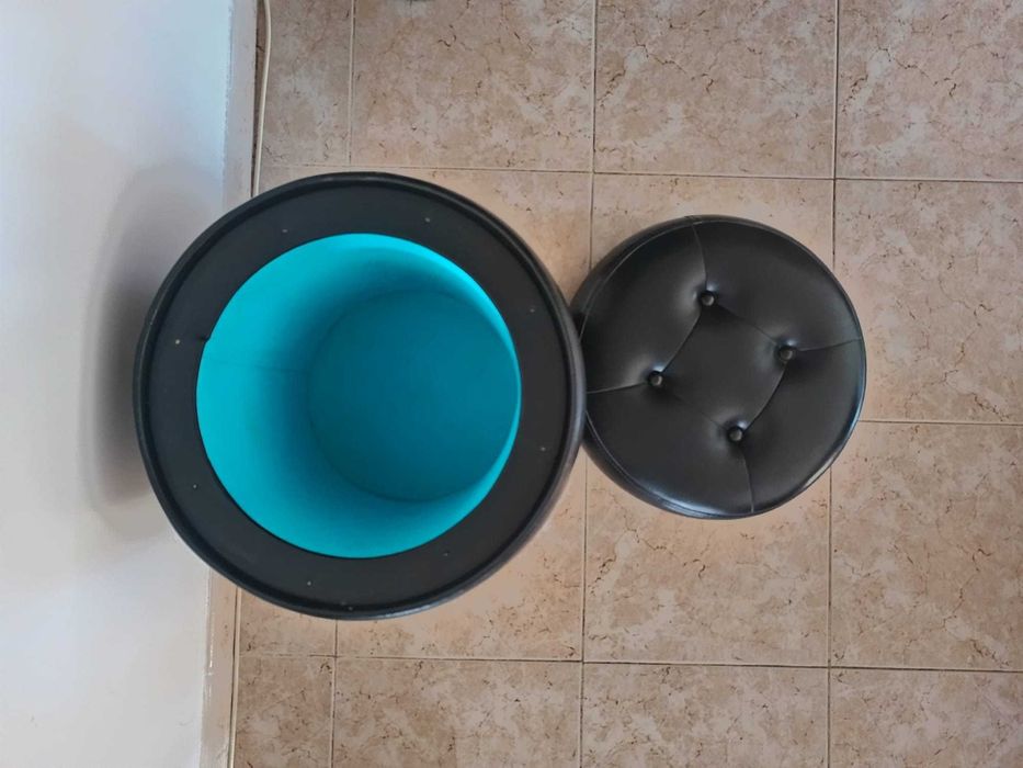 Banco Puff com Arrumação em Pele