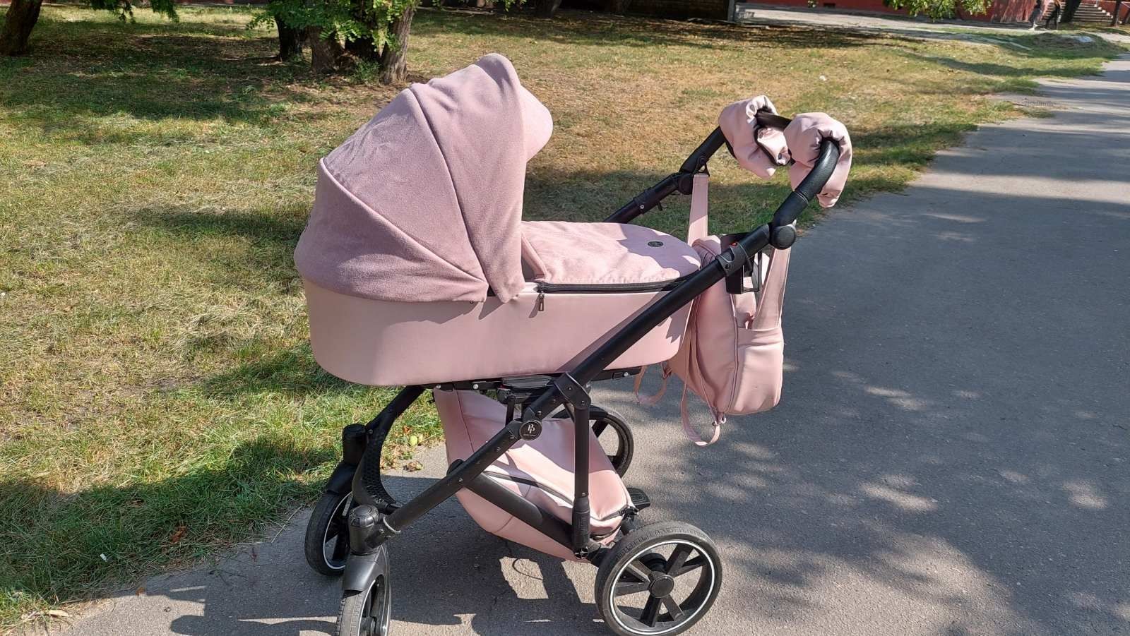 Дитяча коляска 2 в 1 Baby Pram

Модна, зручна і функціональна – нова м