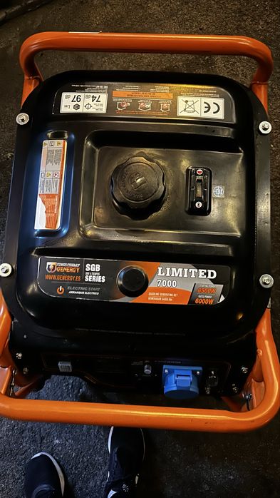 Генератор 6000w, состояние идеальное