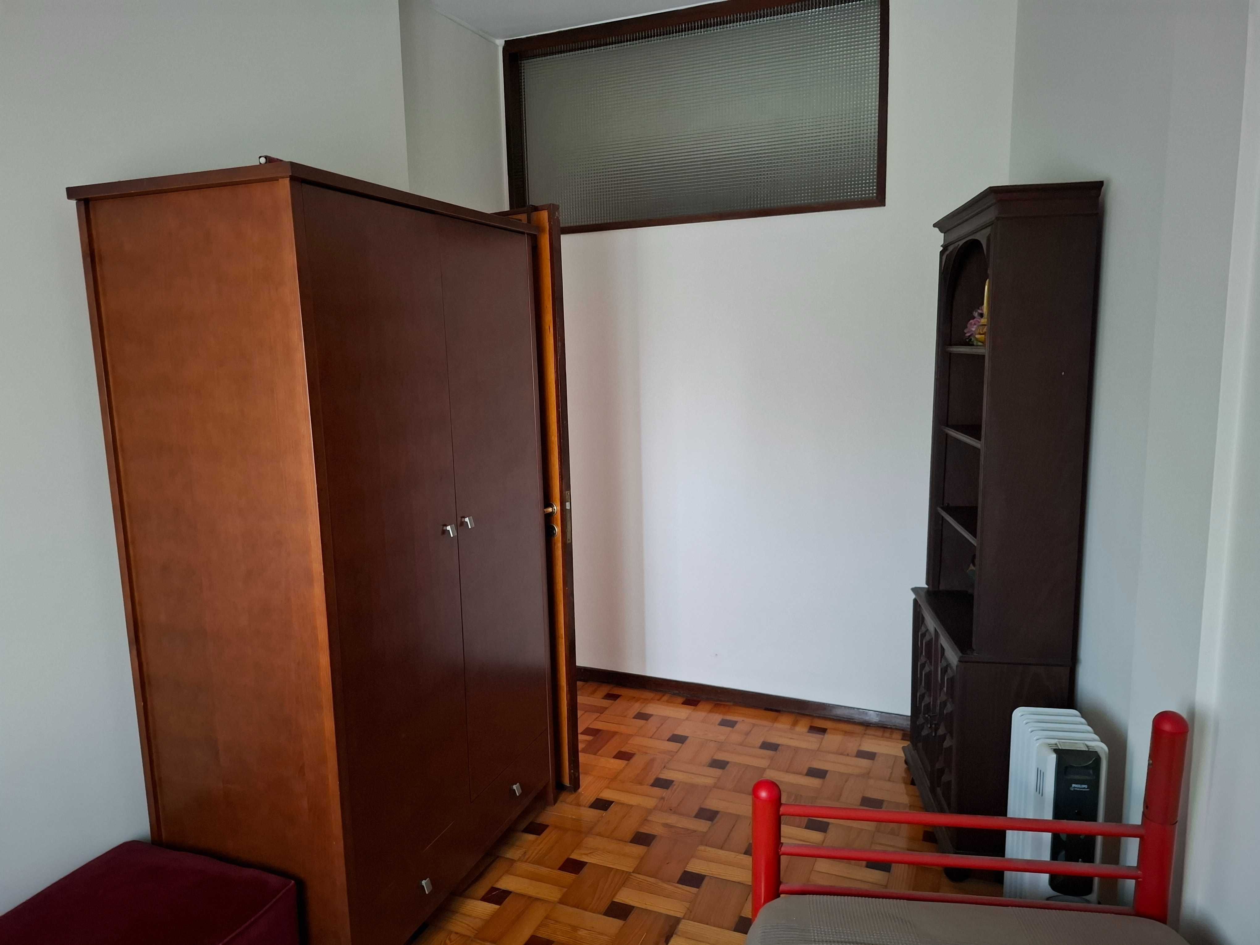 Quartos para Caloiras na Rua Pedro Hispano - Porto