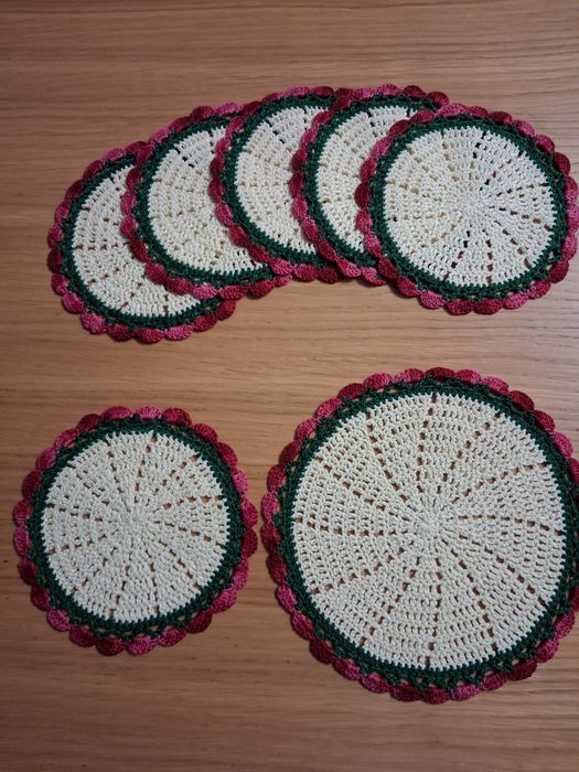 Podkładki robione na szydełku zestaw