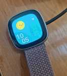 fitbit versa 4, używany, sprawny