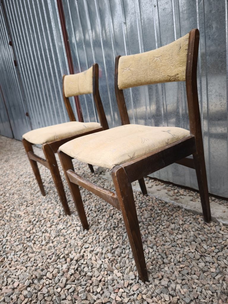Krzesła tapicerowane Daniel 1 retro loft PRL vintage stylowe drewniane