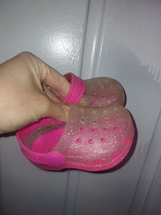 Крокси нрві рожеві 20розмір на дівчинку з блискітками обмін