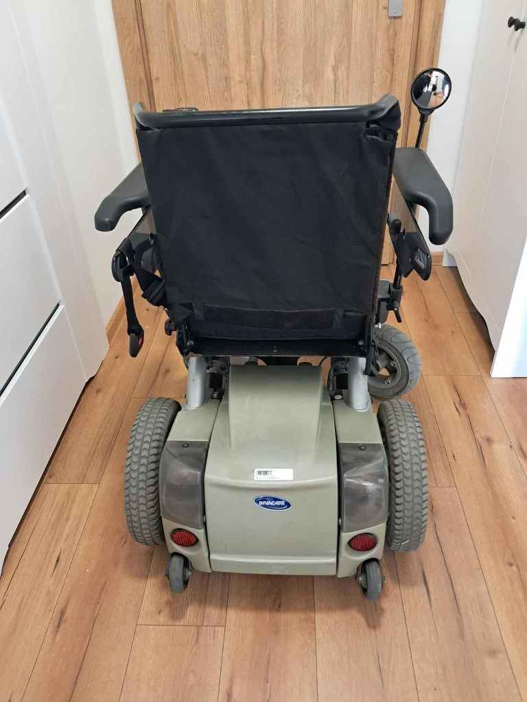 Wózek inwalidzki o napędzie elektrycznym invacare