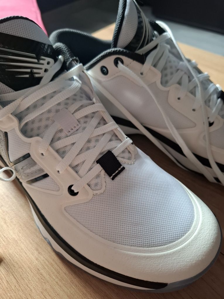 Buty do koszykowki New Balance Hesi Low rozm. 44.5