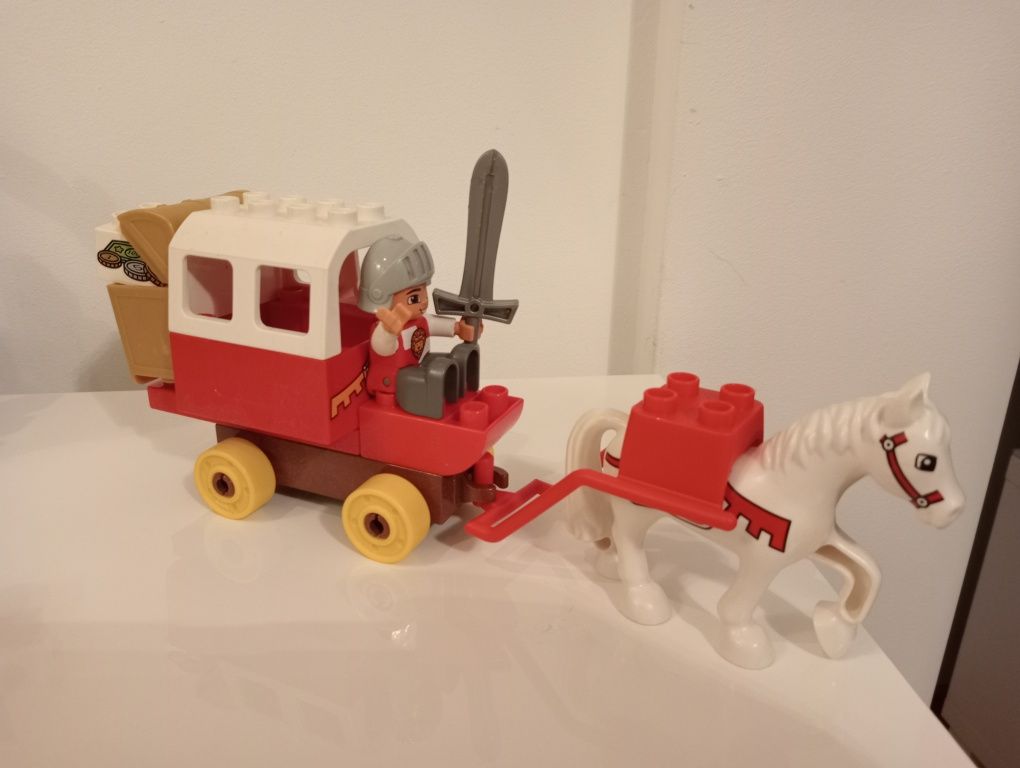LEGO Duplo zestaw zamek skarb rycerze powóz konie