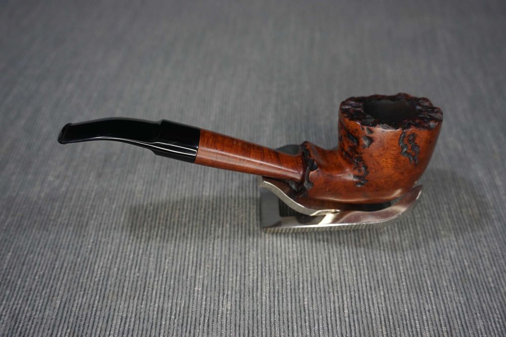 Cachimbo de forma original, ELYSEE, hand made, em urze (França)