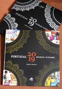 Livro CTT - Portugal em selos 2019 - sem selos
