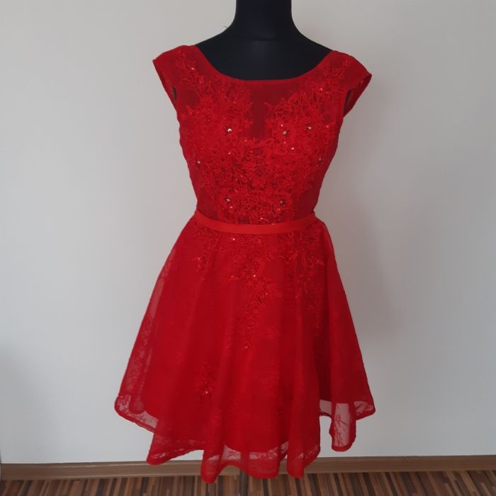 Sukienka czerwona gipiura