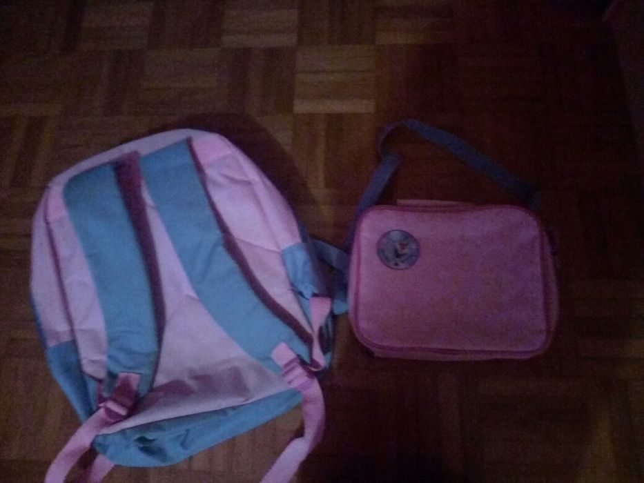 Vendo mochila e lancheira frozen