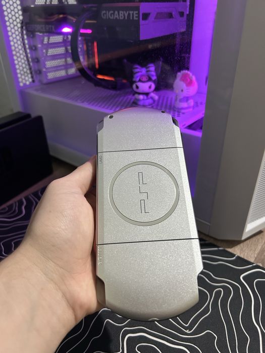 Psp 3000 64 gb + 100 игр идеал в сером цвете