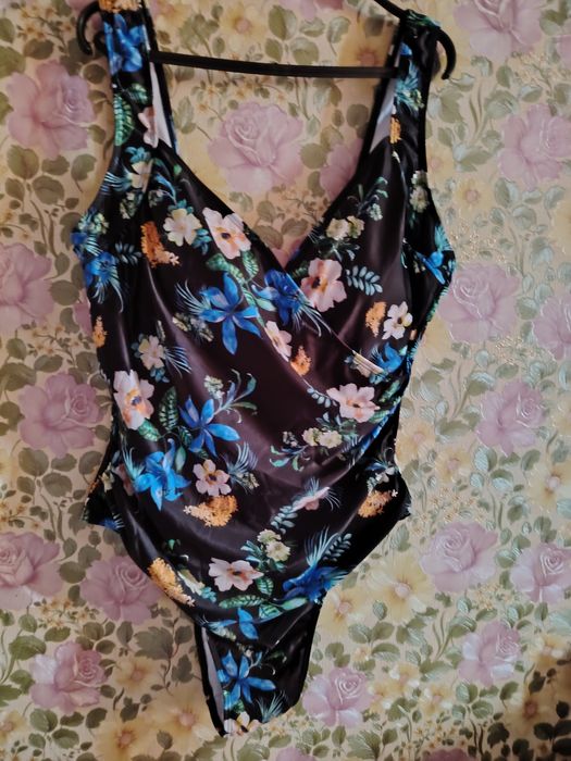 Купальник сдельный большого размера с цветами XXXL с широкими брителям