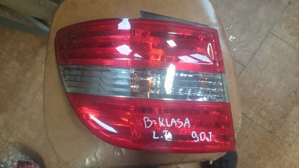 Mercedes B-klasa lampa lewy tył europa