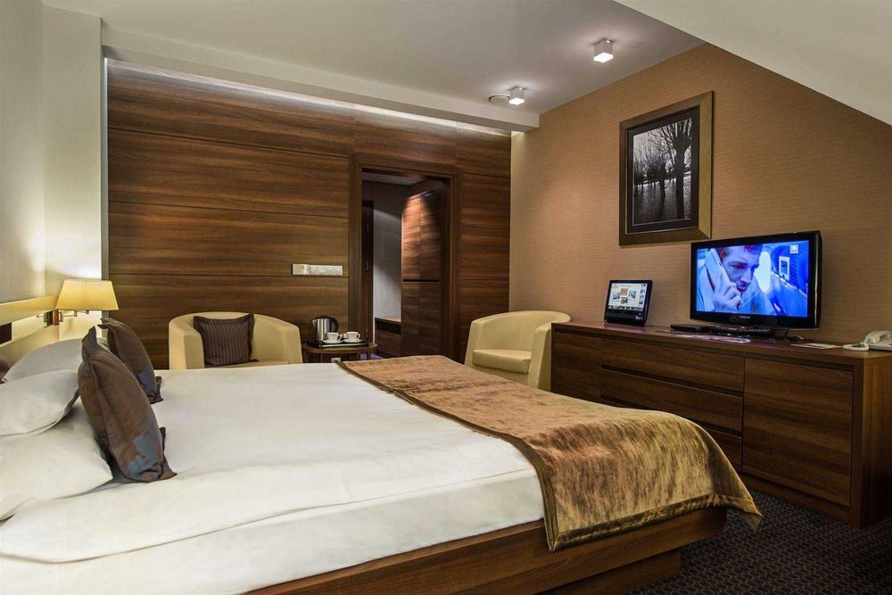 ŚWIĘTA  HOTEL 4* domki noclegi  pokoje KOLACJA kulig basen jacuzzi LAS