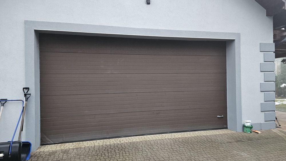 Brama garażowa z napędem