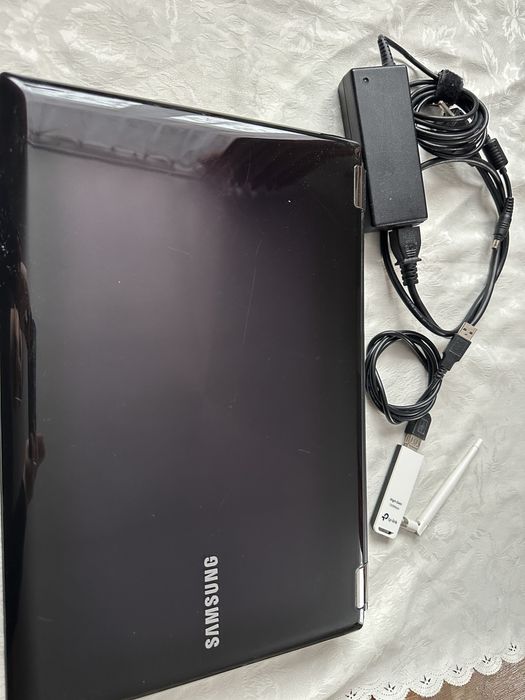 Laptop Samsung RF510 I5 4GB RAM.