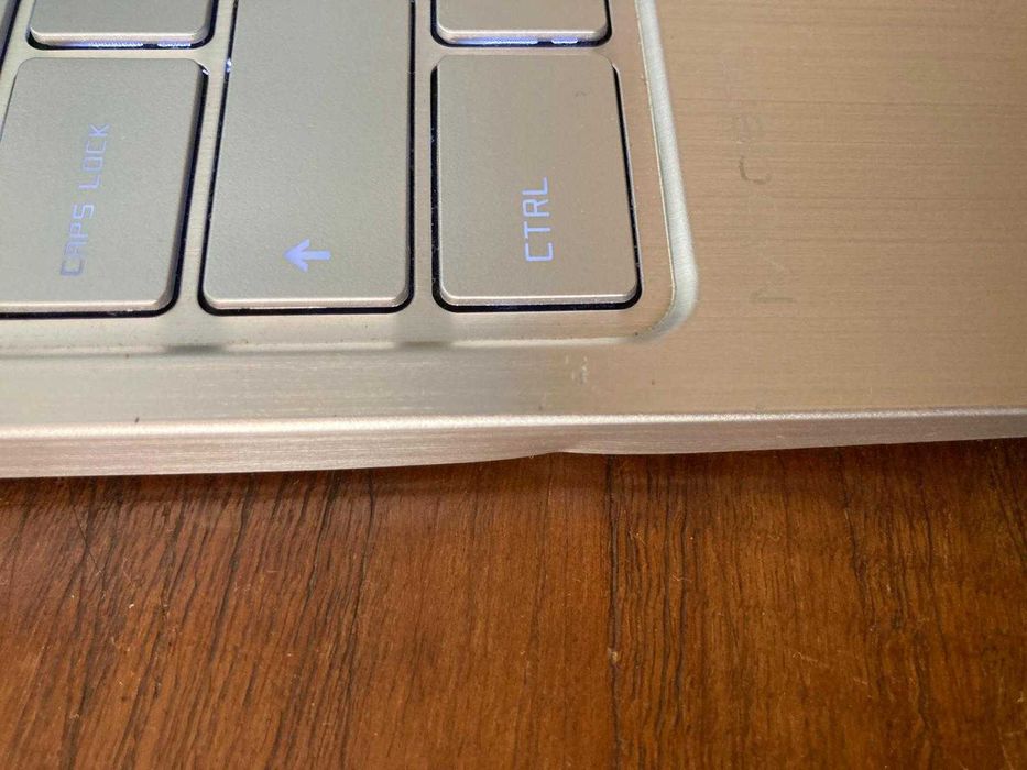 Computador cinzento MSI i5, 10th geração